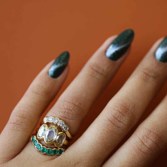 Cloud Band / Contour + Round Emeralds