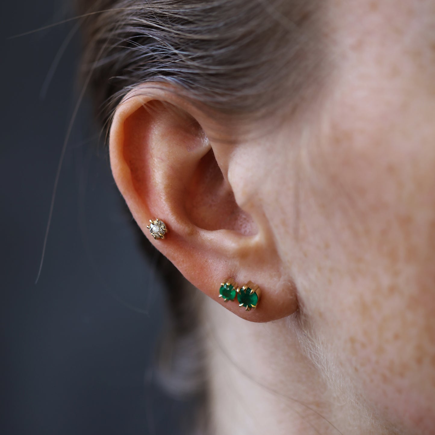 Talon Earring / Medium Round Emerald