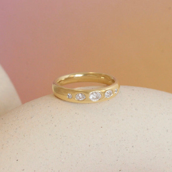 Ellipse Band / Medium + Lab Diamonds