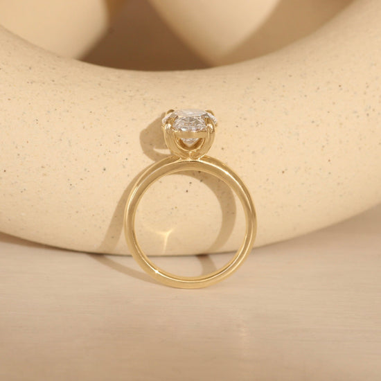 The Classic Ring / Lab Oval Diamond