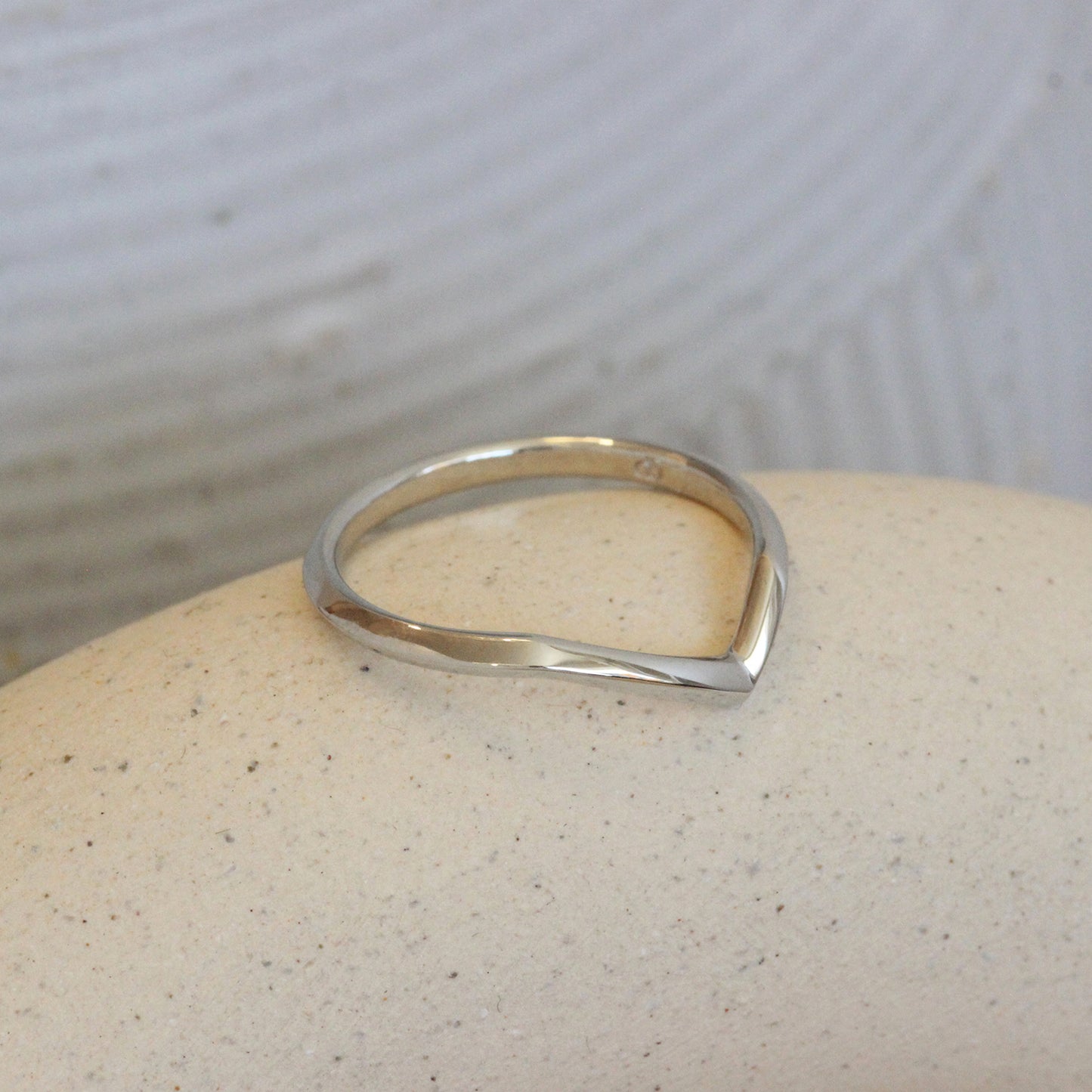 Side view of Peak Band Soft / Knife Edge Angled 14k White Gold