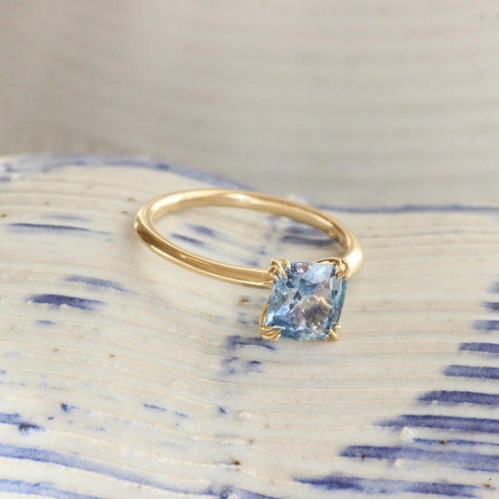 Cornice Claw Ring / Cushion Cut Blue Sapphire by Goldpoint