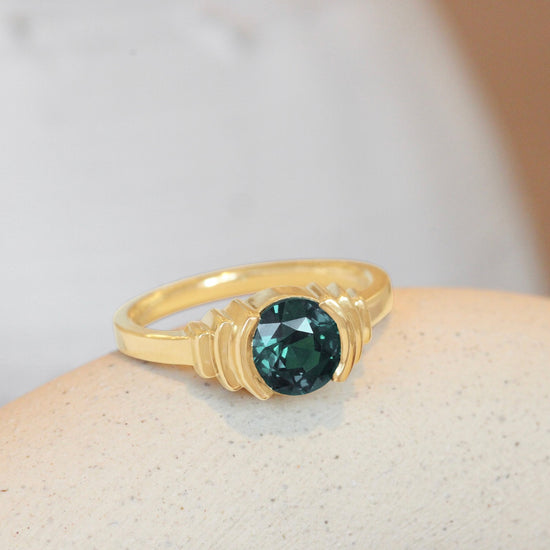 Step Ring / Round Teal Sapphire