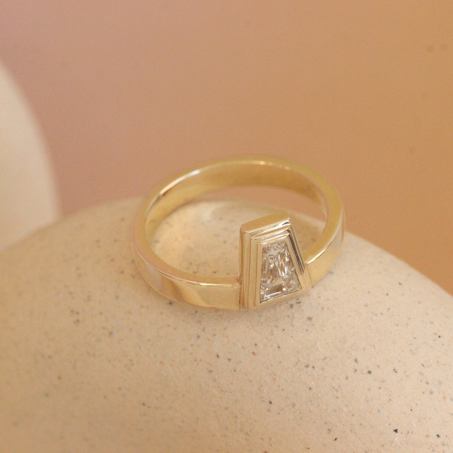 Horizon Step Ring / Champagne Baguette Diamond