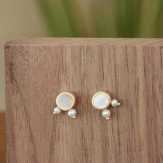 Amorphous Pearl Inlay + Bead Earrings / Small Circle