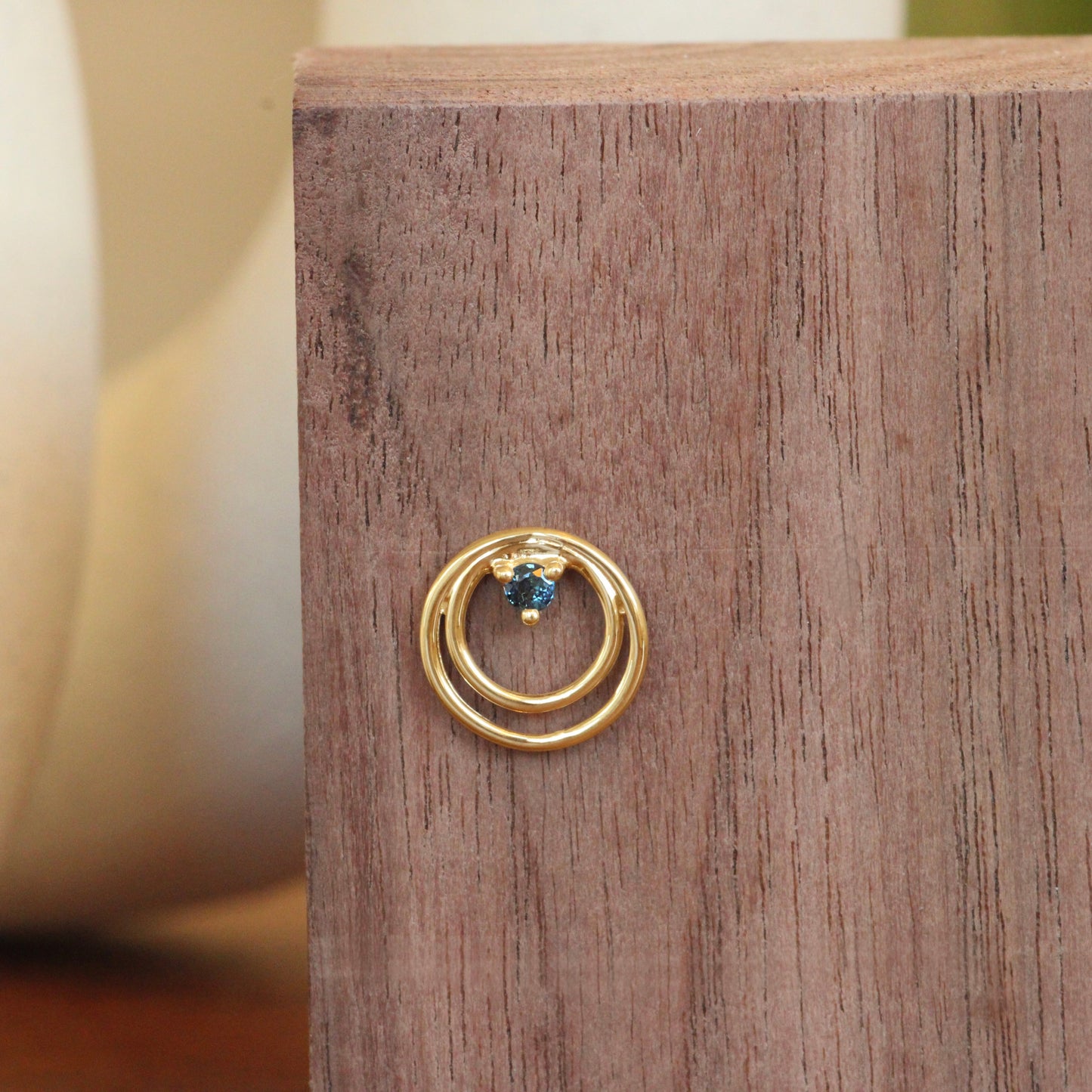 Ripple Earring / Round Sapphire