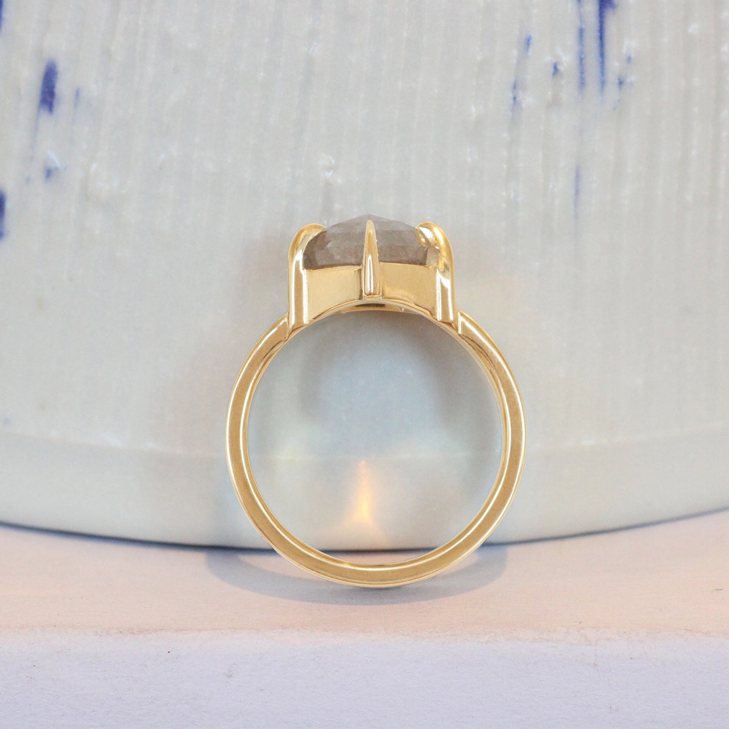 Horizon Ring / Shield Milky Grey Salt + Pepper Diamond